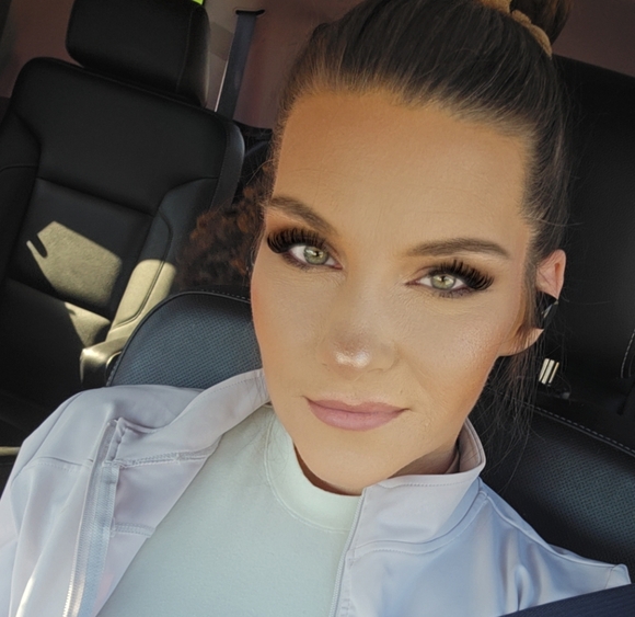 Meet your Posher, Candis - Picture 3 of 3